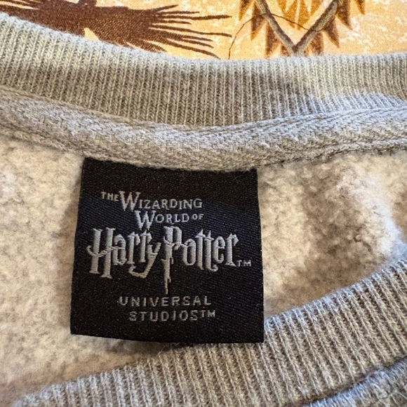 Gray Gryffindor Universal Studio Sweatshirt - Picture 5 of 10